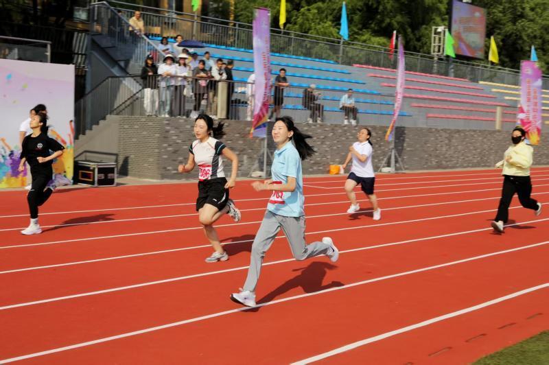 PbwY, 了体育事业, 短跑赛道上 PbwY, 了体育事业, 短跑赛道上