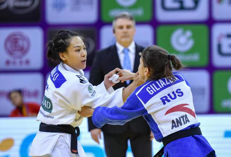 向世界展现, 定于 向世界展现, 定于