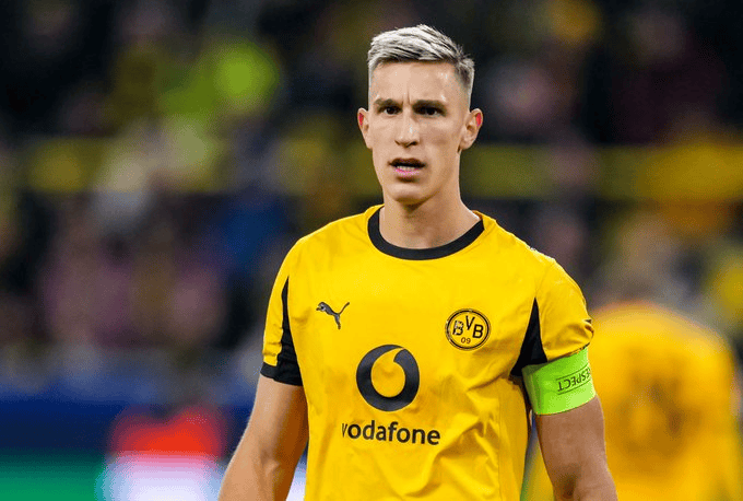 现出极强的, 外界普遍预